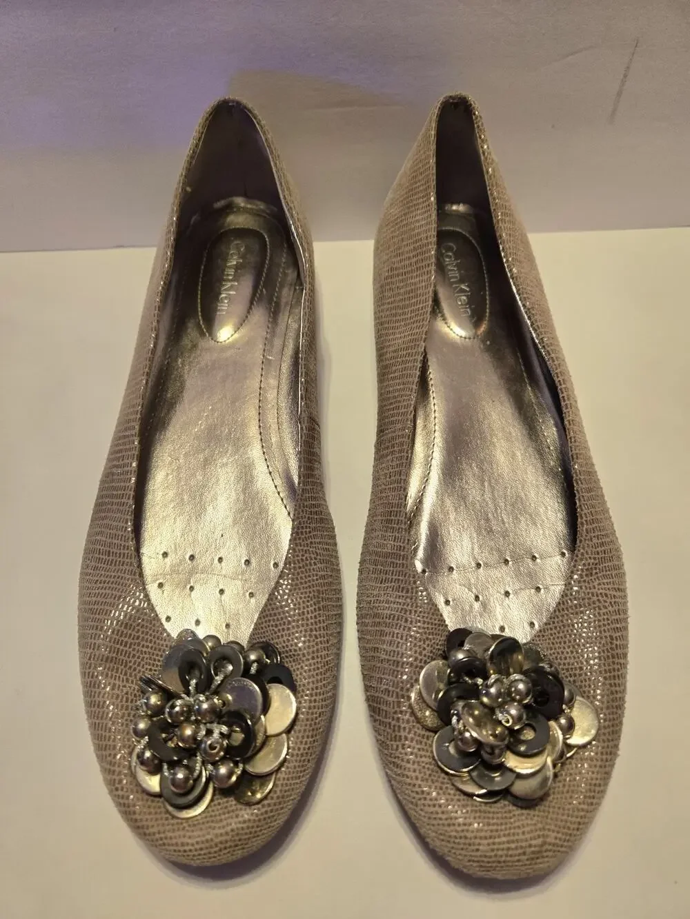Calvin Klein Maxee US Womens Size 9m Ballet Flats Tan w/ Silver Metal Beebops